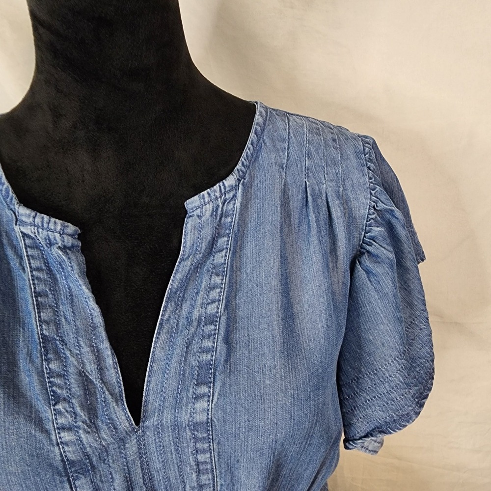 WISHLIST APPAREL Size Small Blu Chambray Denim Ruffled Flutter Sleeve Midi Dress - Picture 6 of 16